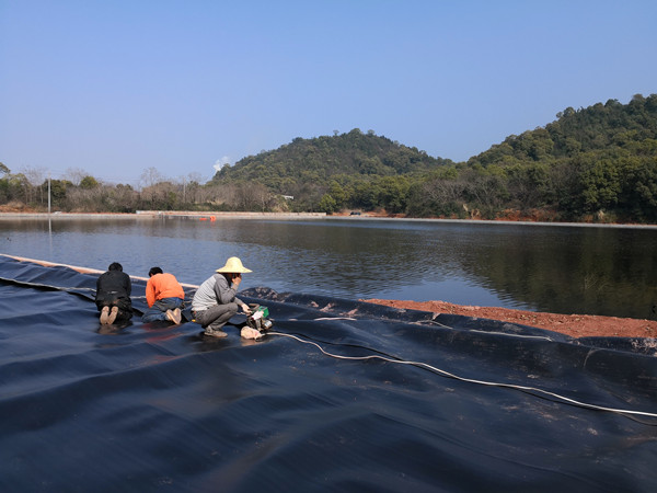 河南新鄉蓄水池：800平0.5mm全新料土工膜圖片第1張-盈旭土工材料